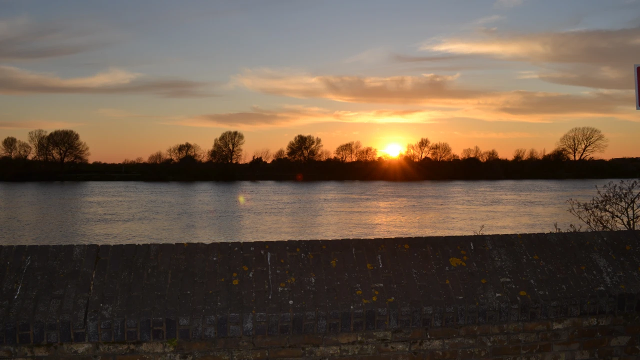 Fulham Riverside(1)